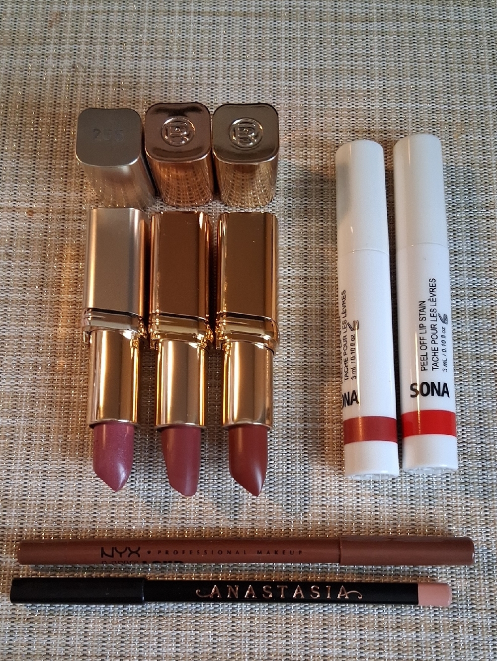 Lipstick Trio with Pink to Mauve Shades + Lip Liners